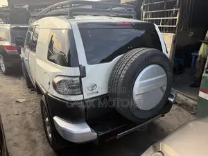 Toyota FJ Cruiser 2012 White