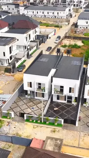 4bdrm Duplex in Lavina, Peninsula Estate for sale