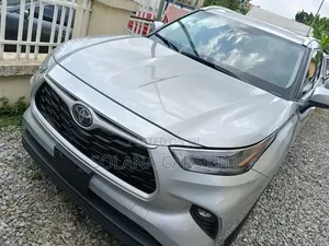 Toyota Highlander 2021 Silver