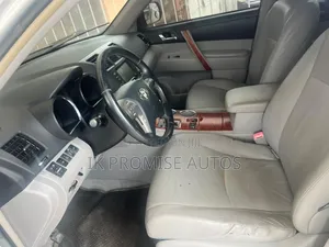 Toyota Highlander 2010 Silver