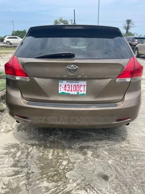 Toyota Venza 2011 Gold