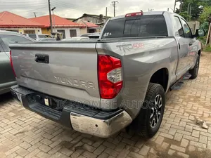 Toyota Tundra 2015 Silver