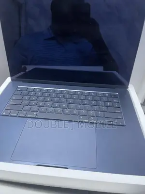 Laptop Apple MacBook Air 2022 M2 8GB Apple M2 SSD 512GB