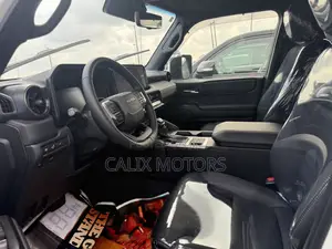 Toyota Land Cruiser 2025 White