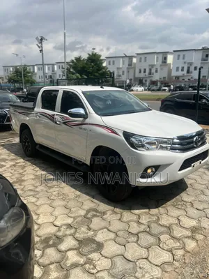 Toyota Hilux 2022 White
