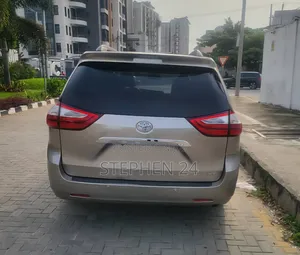 Toyota Sienna 2018 Beige