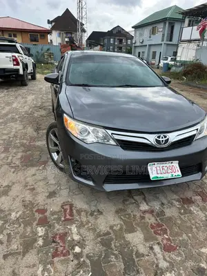 Toyota Camry LE 4dr Sedan (2.5L 4cyl 6A) 2013 Gray