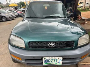 Toyota RAV4 1999 Blue
