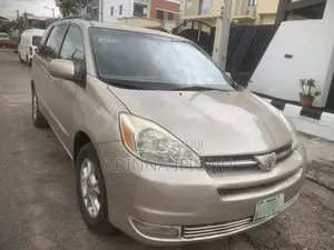 Toyota Sienna XLE Limited AWD 2005 Gold