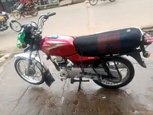 Bajaj Boxer 100 2021 Red