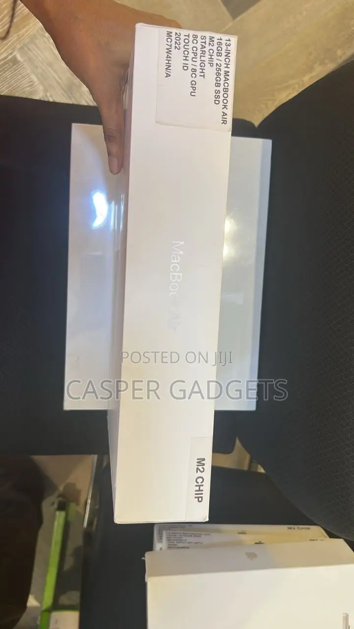 New Laptop Apple MacBook Air 2022 M2 256GB SSD 256GB