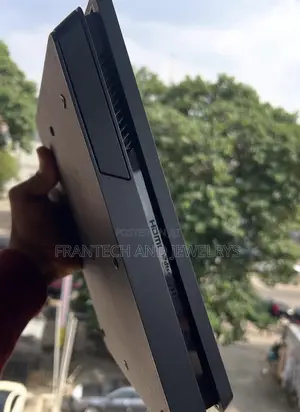 Playstation 4 Slim 500gb + One Original Controller