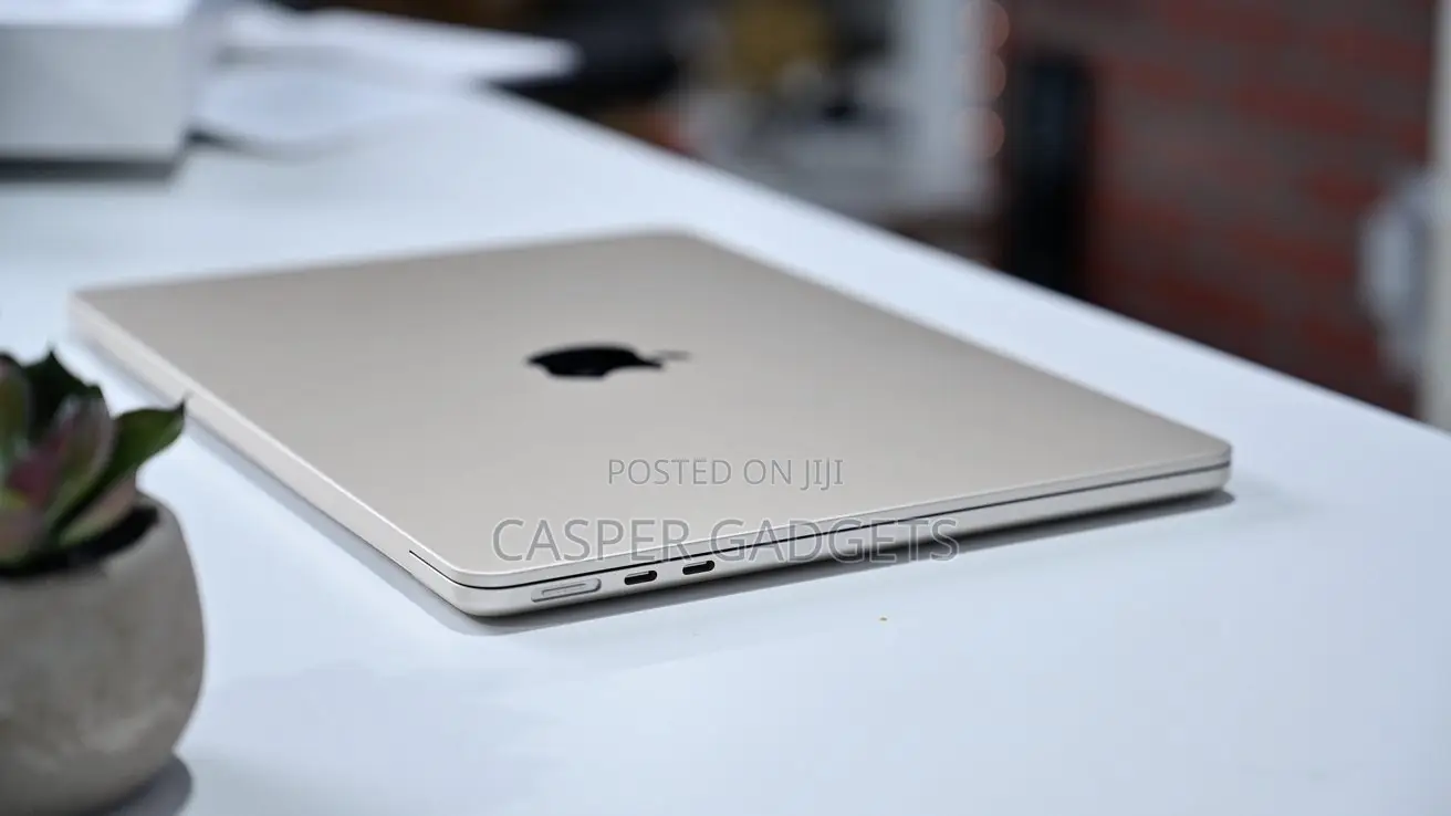 New Laptop Apple MacBook Air 2022 M2 256GB SSD 256GB