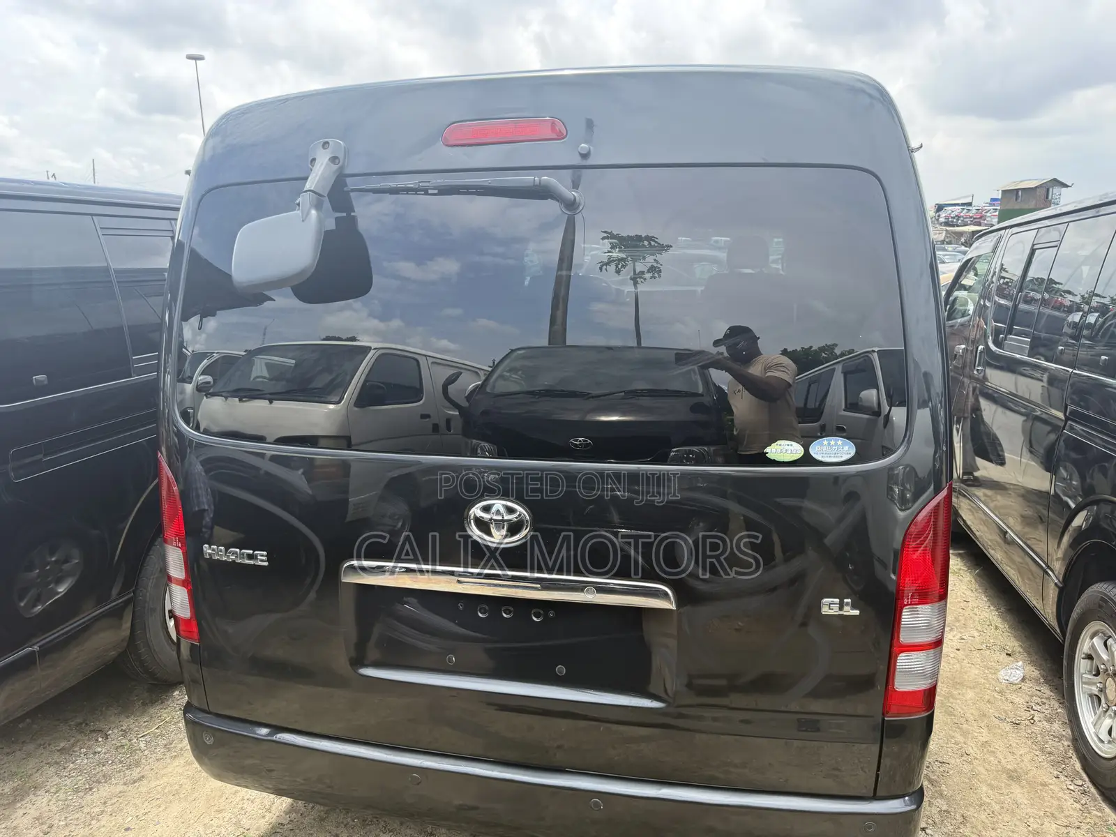 Toyota HiAce 2014 Black