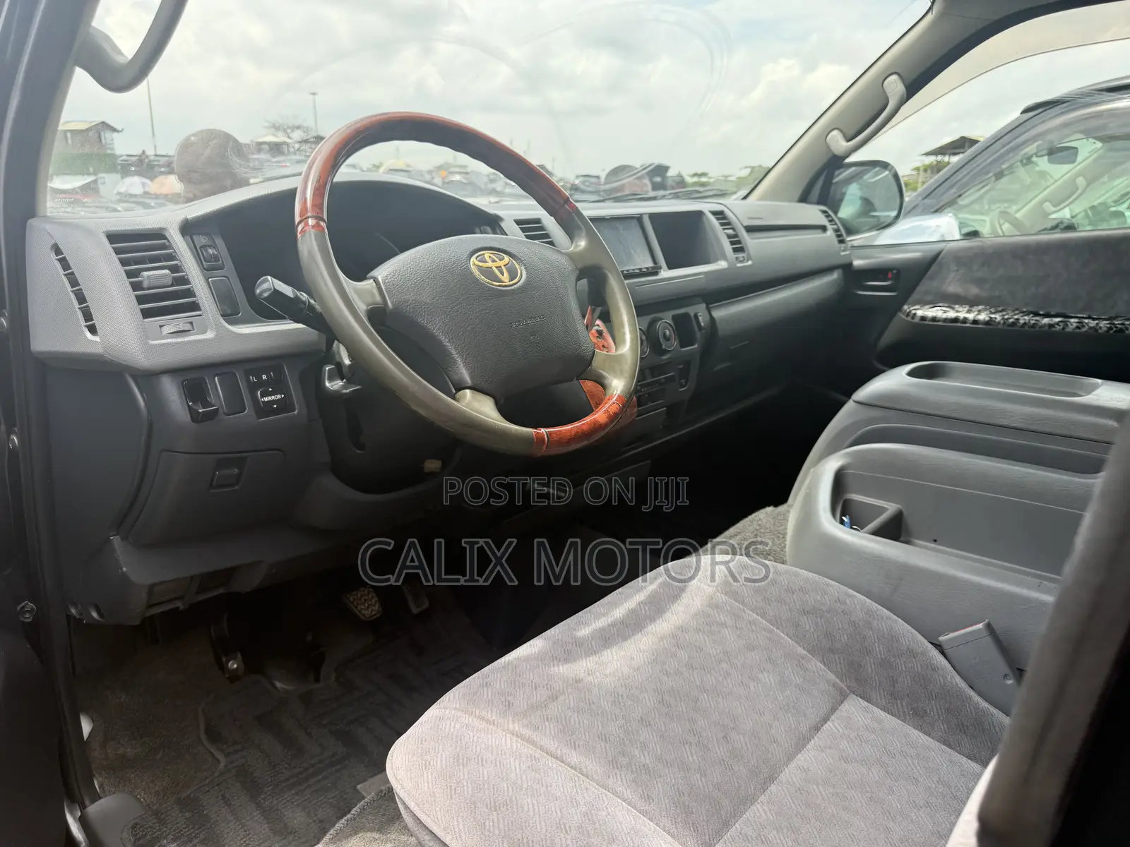 Toyota HiAce 2014 Black