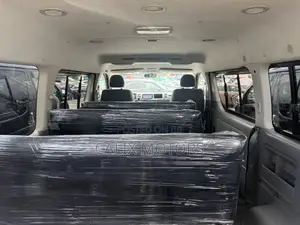 Toyota HiAce 2014 Black