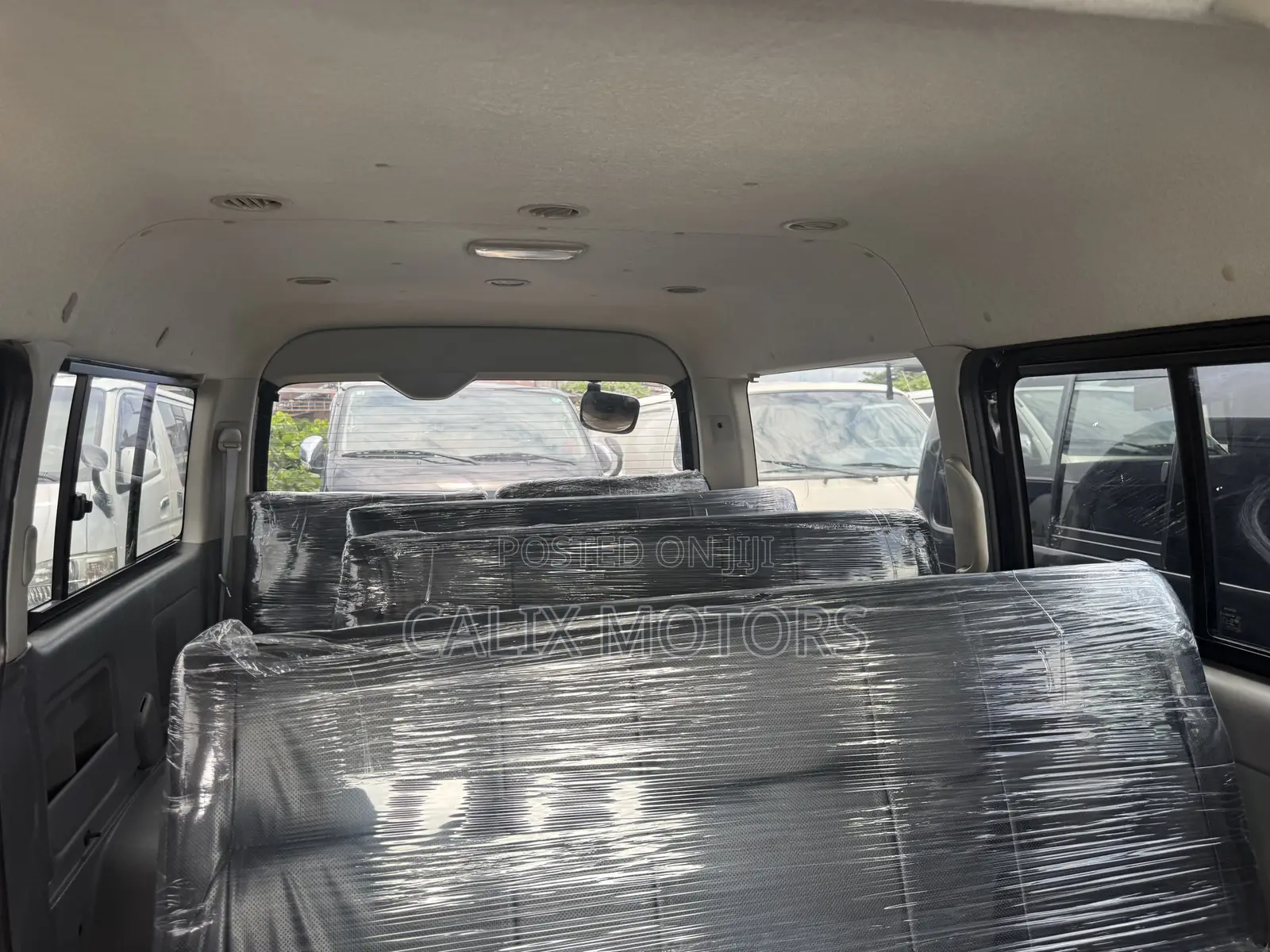 Toyota HiAce 2014 Black