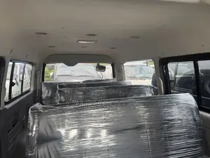 Toyota HiAce 2014 Black