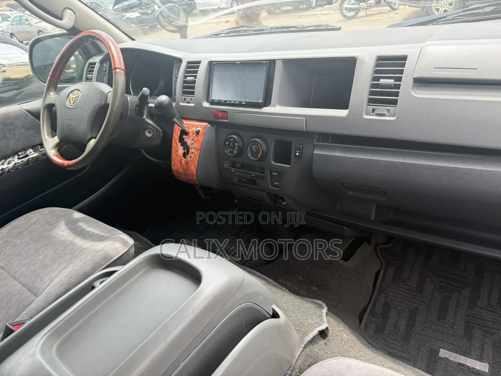 Toyota HiAce 2014 Black