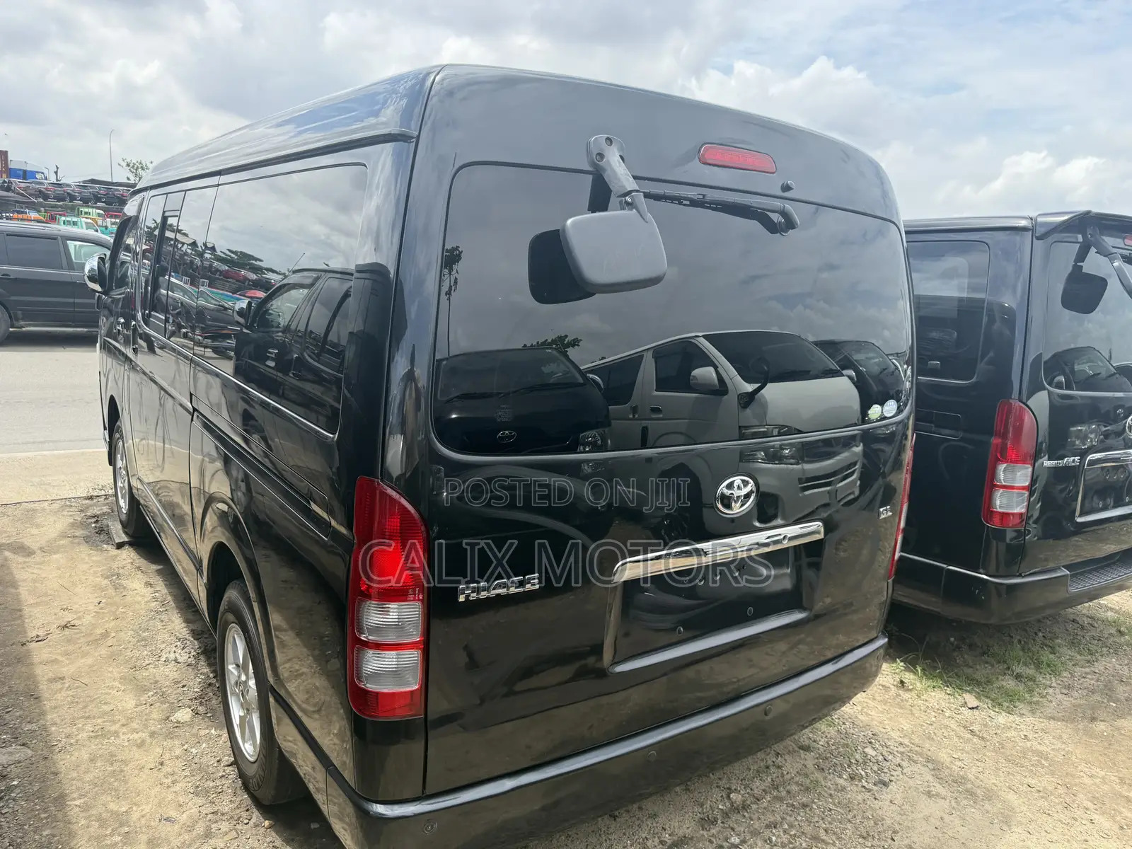 Toyota HiAce 2014 Black
