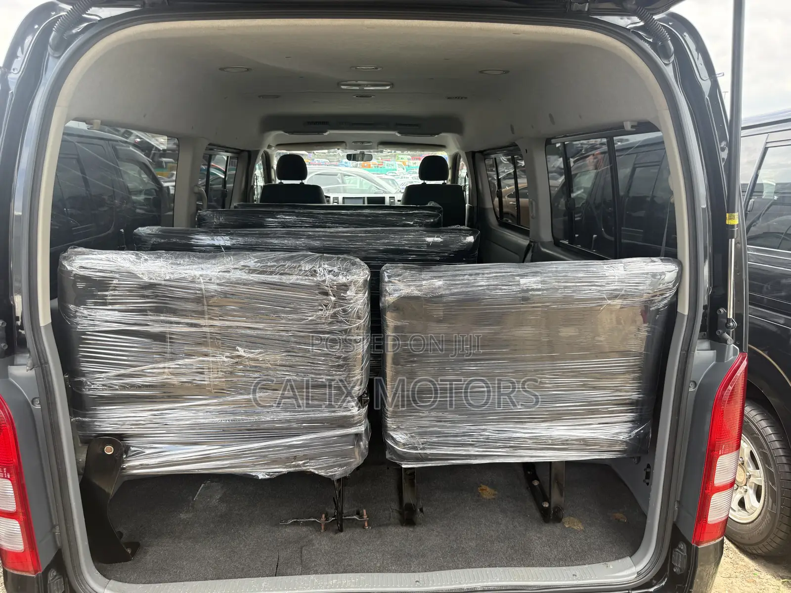 Toyota HiAce 2014 Black