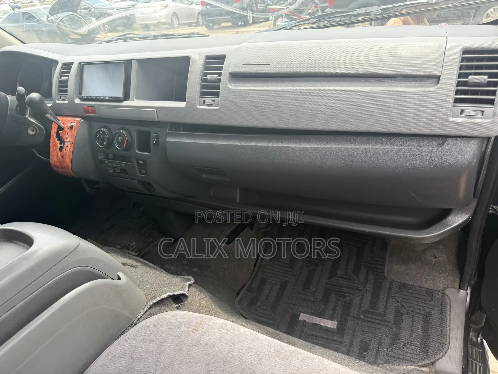 Toyota HiAce 2014 Black