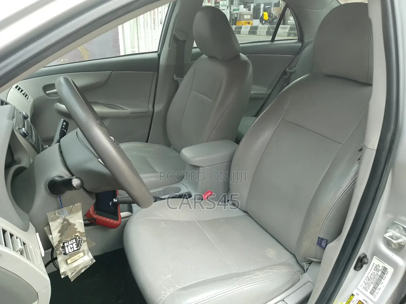Toyota Corolla 2011 Silver