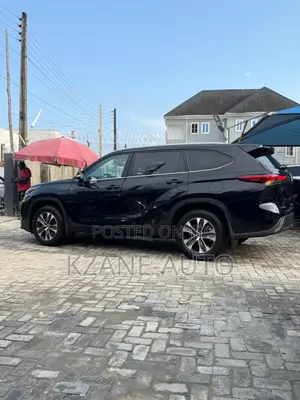 Toyota Highlander XLE AWD 2023 Blue