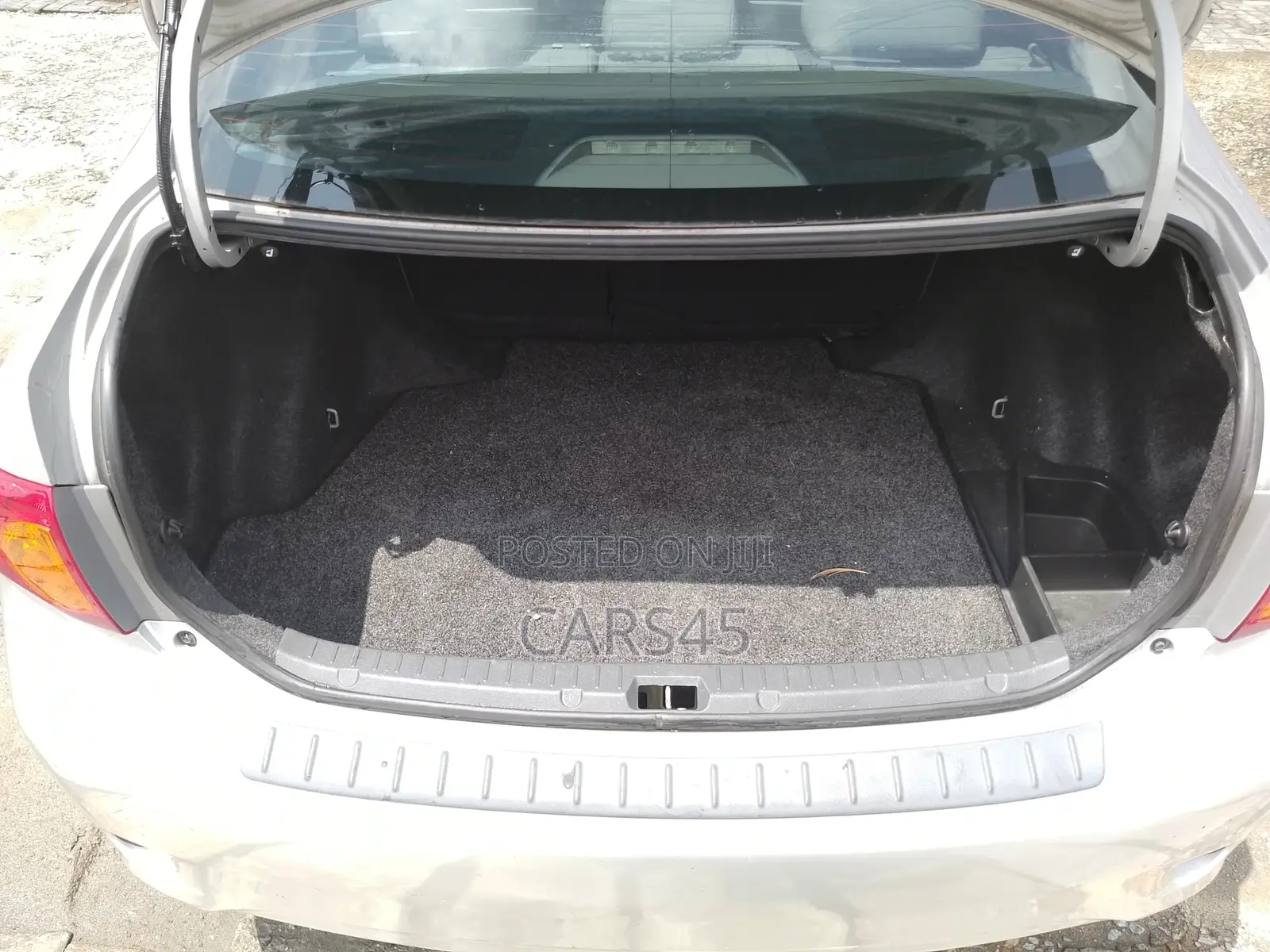 Toyota Corolla 2011 Silver