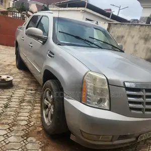 Cadillac Escalade 2010 Gray