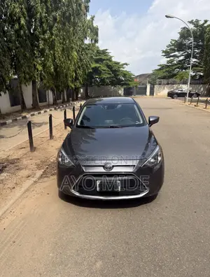 Toyota Yaris L Hatchback 5dr 2018 Gray
