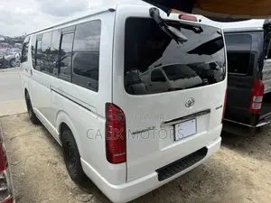 Toyota HiAce 2013 White