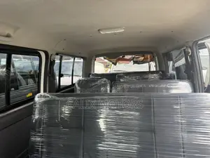 Toyota HiAce 2013 White