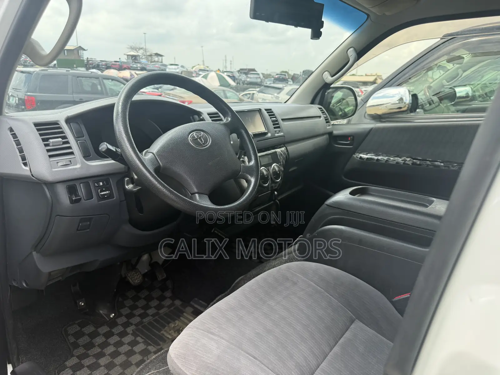 Toyota HiAce 2013 White