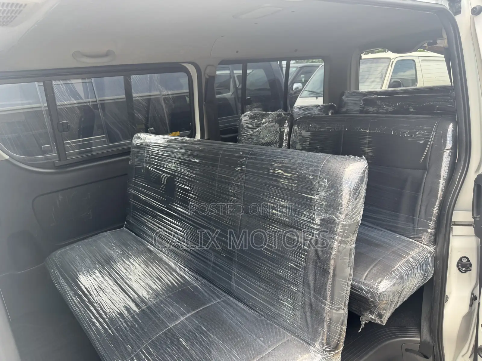 Toyota HiAce 2013 White