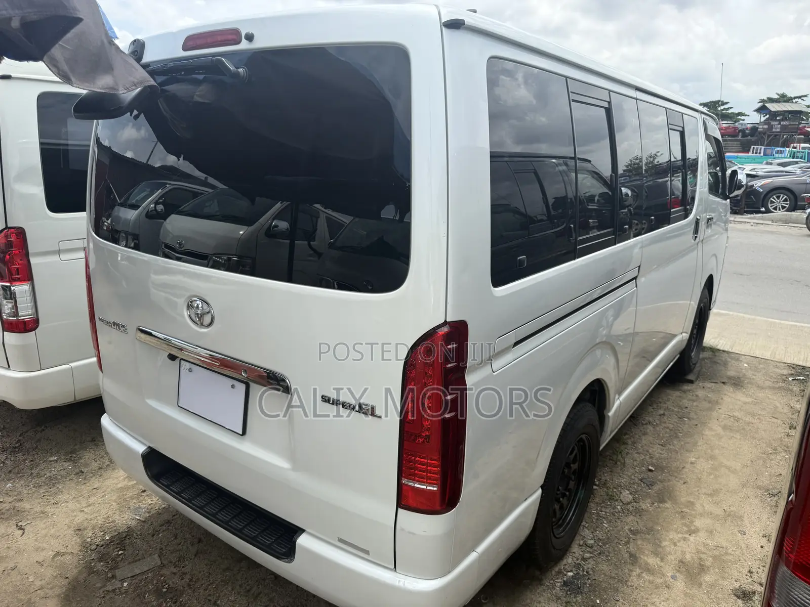 Toyota HiAce 2013 White