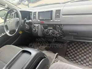 Toyota HiAce 2013 White