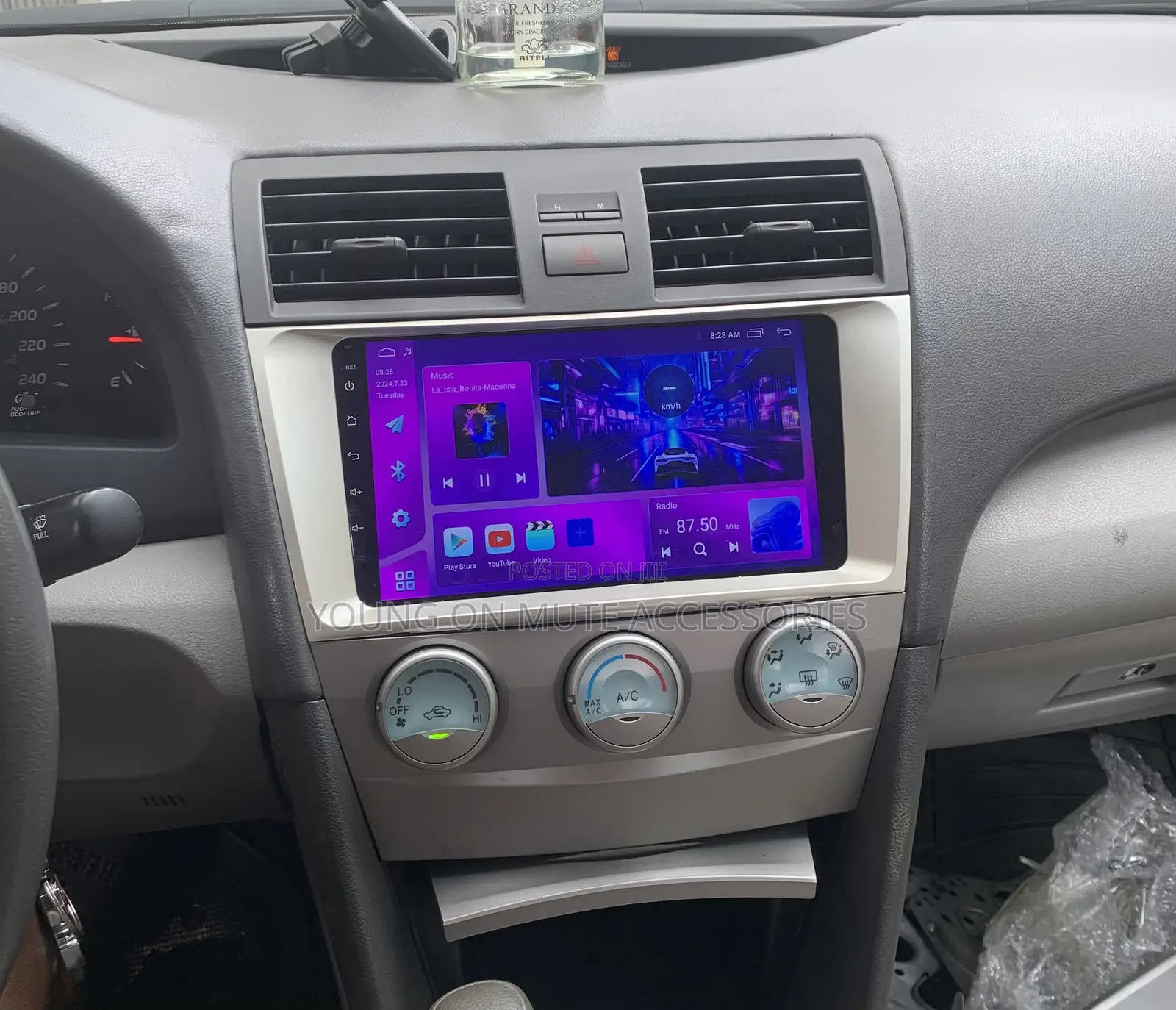 2007-2010 Camry Android Navigation + Reverse Camera