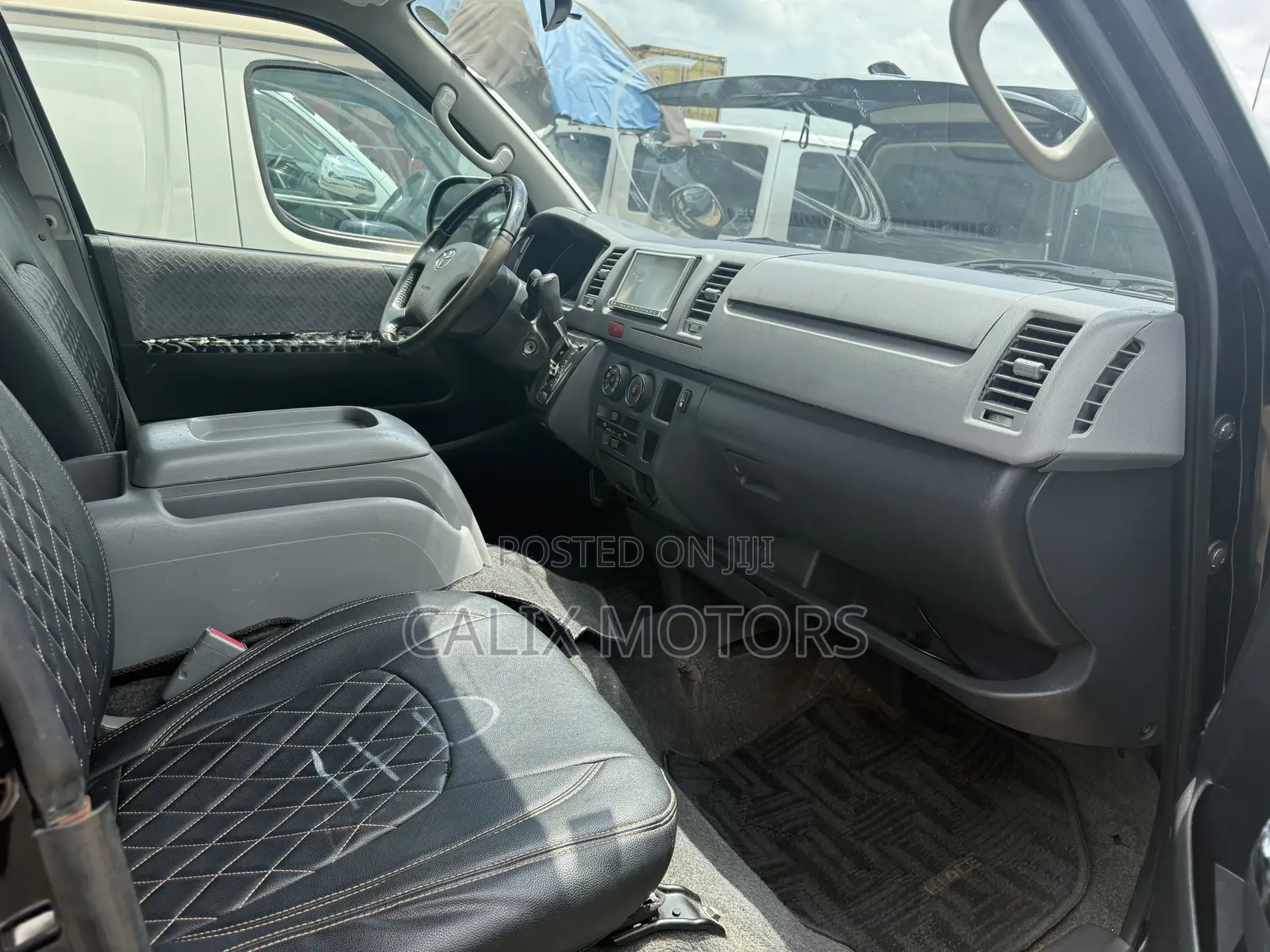 Toyota HiAce 2012 Black