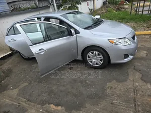 Toyota Corolla 2010 Silver