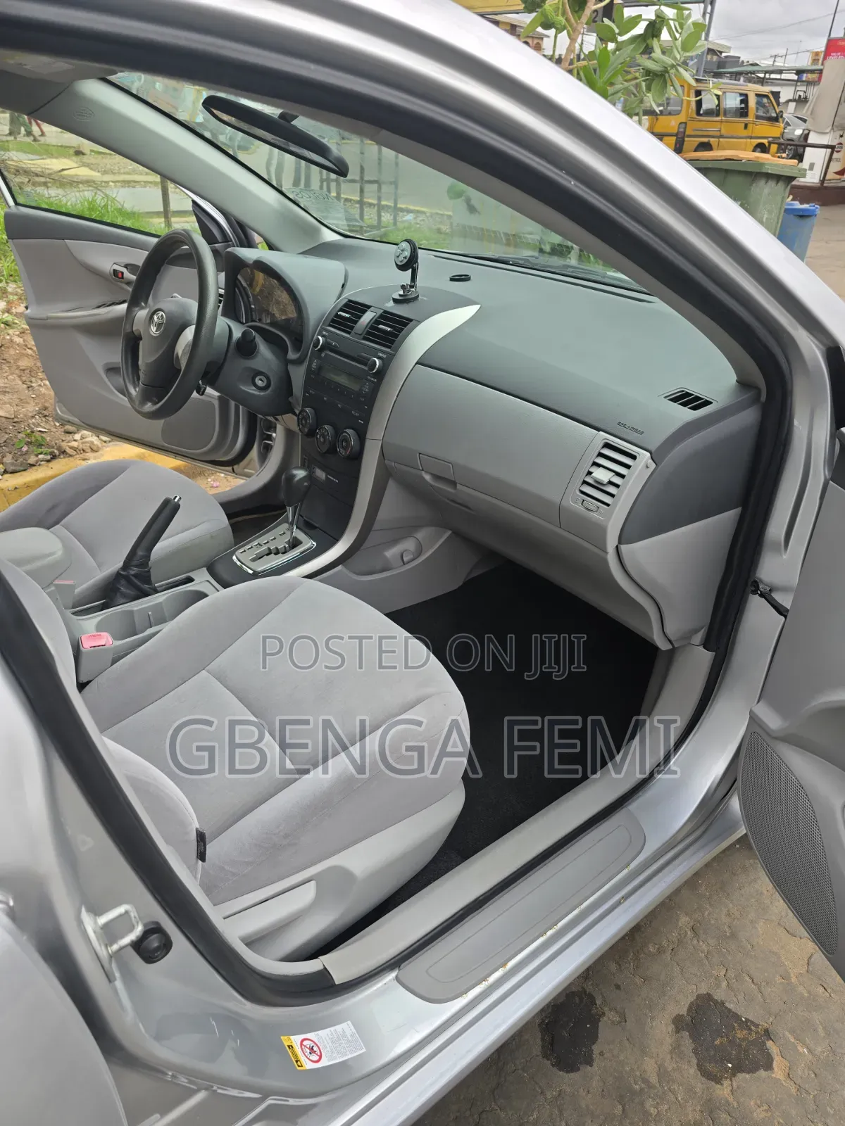 Toyota Corolla 2010 Silver