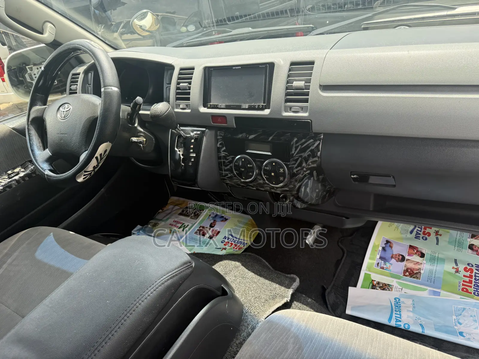 Toyota HiAce 2010 White