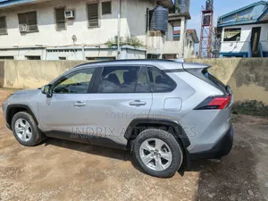 Toyota RAV4 XLE AWD 2019 Silver