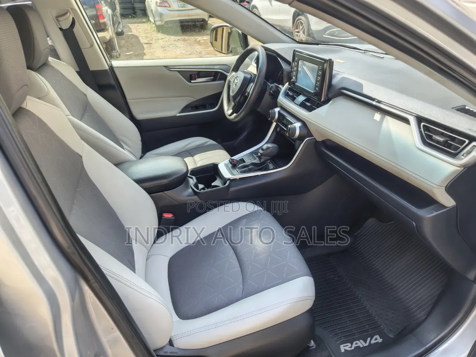 Toyota RAV4 XLE AWD 2019 Silver