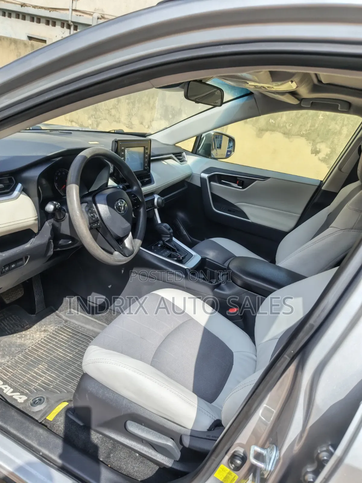 Toyota RAV4 XLE AWD 2019 Silver