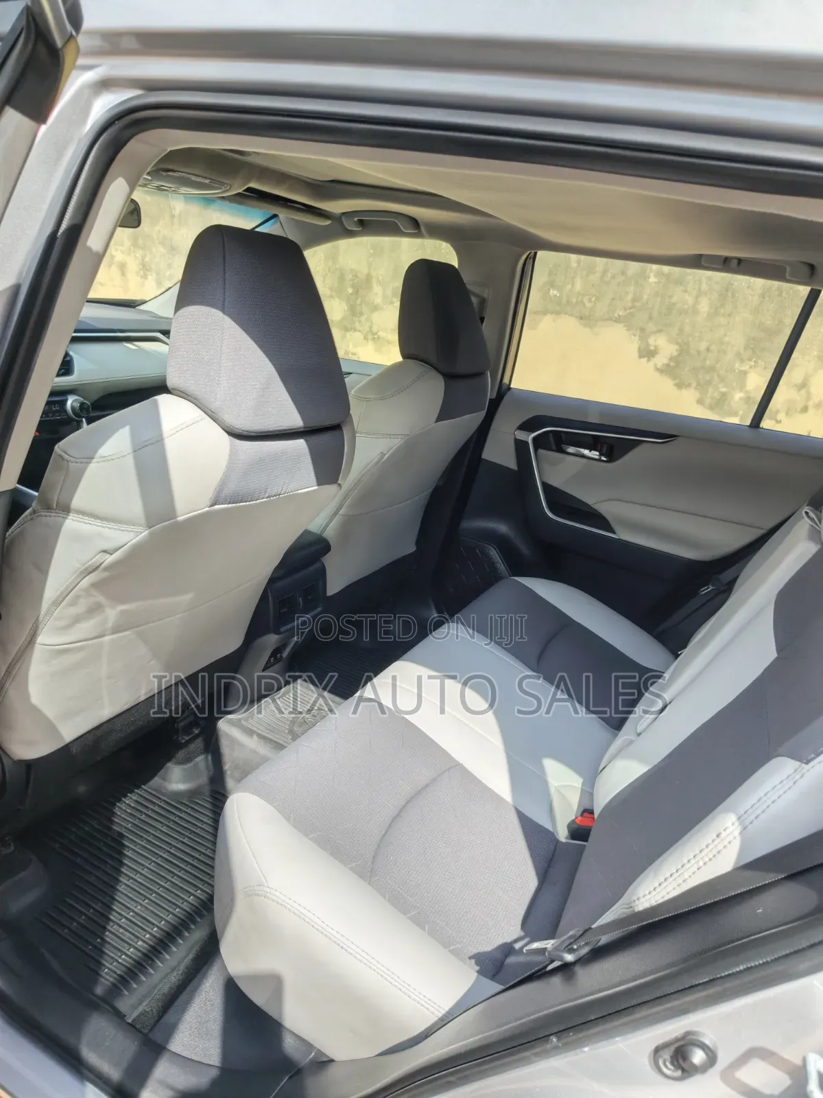 Toyota RAV4 XLE AWD 2019 Silver