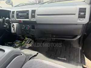 Toyota HiAce 2010 Black