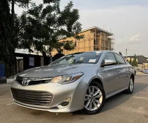 Toyota Avalon XLE Sedar FWD (3.5L 6cyl 6A) 2013 Gold