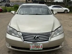 Lexus ES 350 2011 Gold