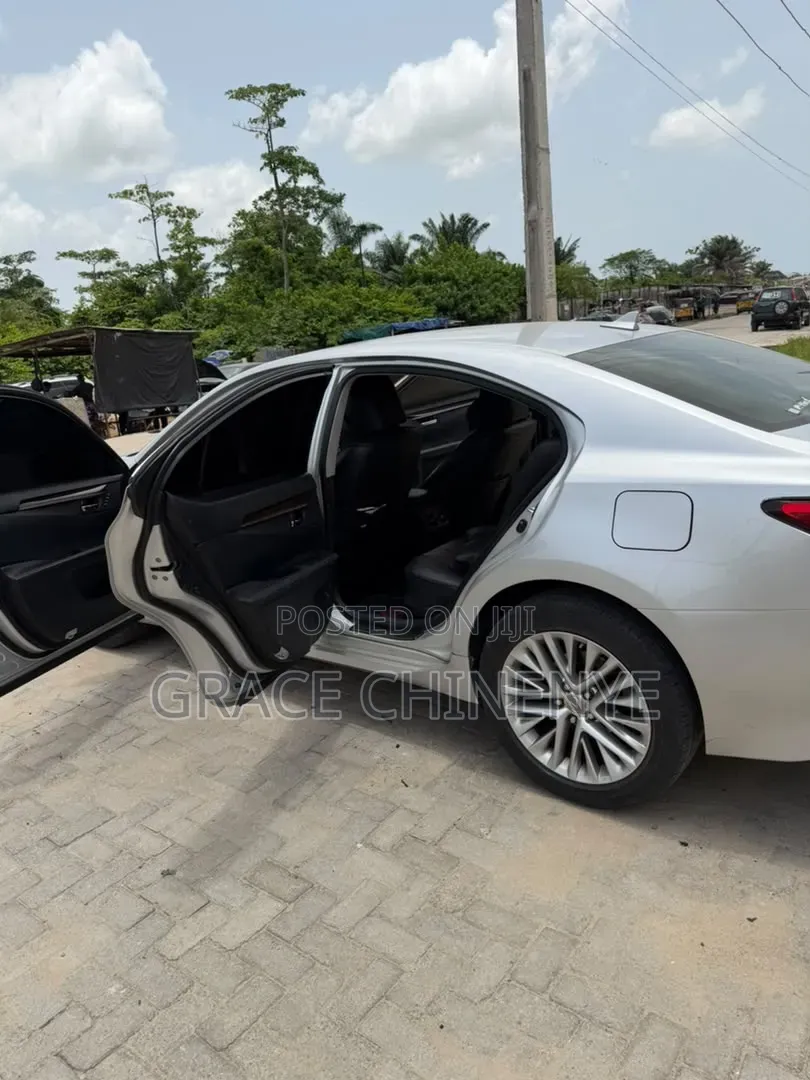 Lexus ES 2013 White